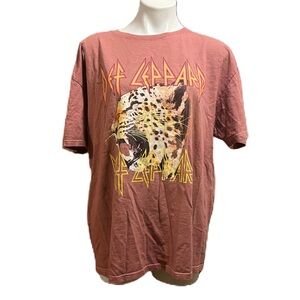 Def Leppard salmon colored leopard print graphic t-shirt unisex